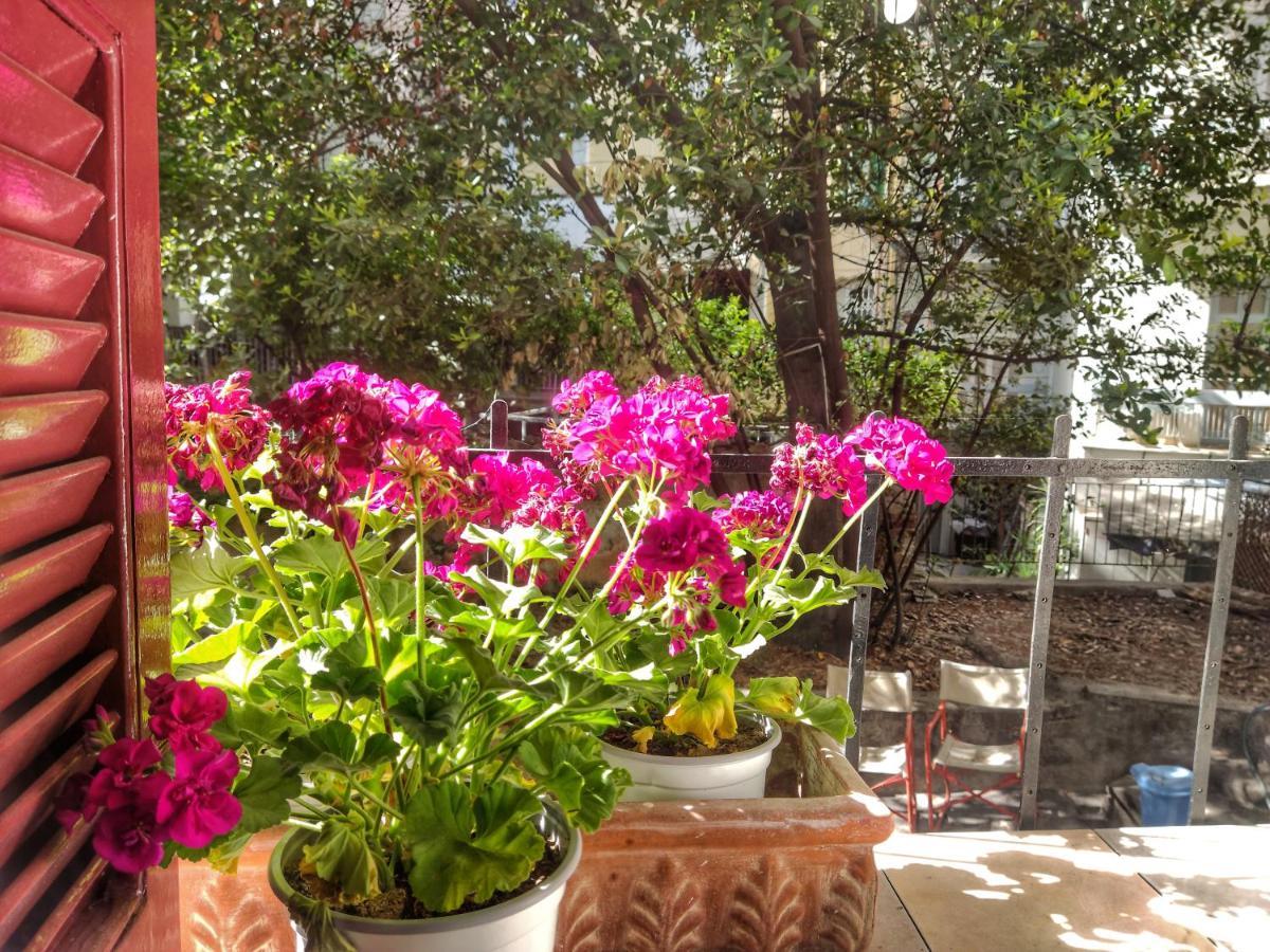 Under The Rock Of Acropolis By Yha Apartment Athens Luaran gambar