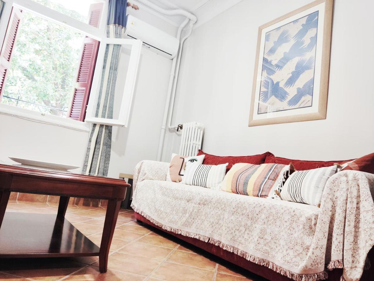 Under The Rock Of Acropolis By Yha Apartment Athens Luaran gambar