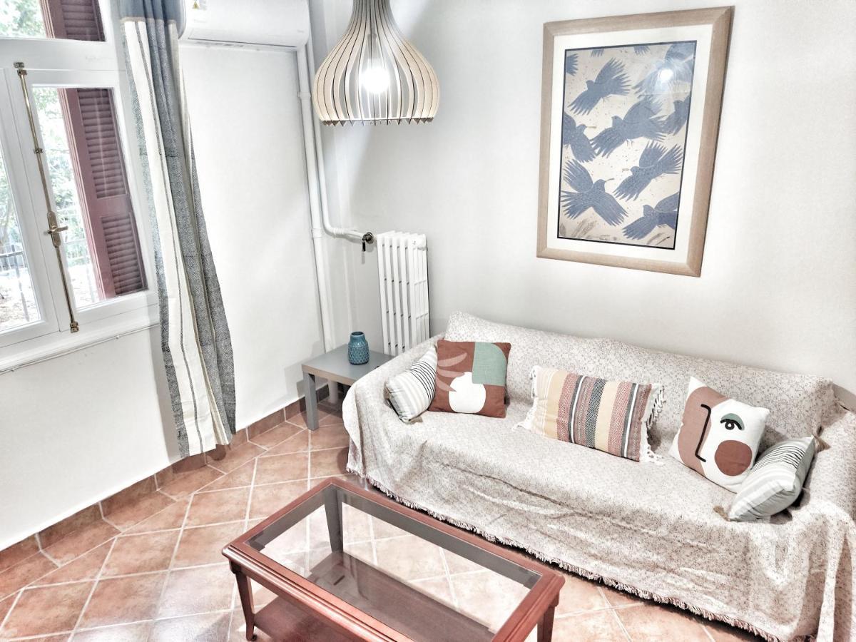 Under The Rock Of Acropolis By Yha Apartment Athens Luaran gambar